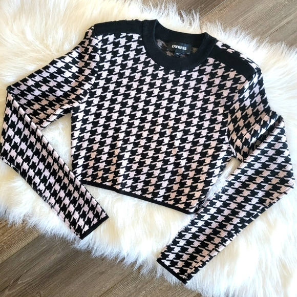 Express Sweaters - NWT Houndstooth crop sweater with shoulder pads. Womens size Small